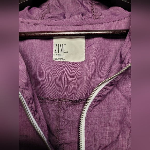 Zine Raincoat - Picture 2 of 4